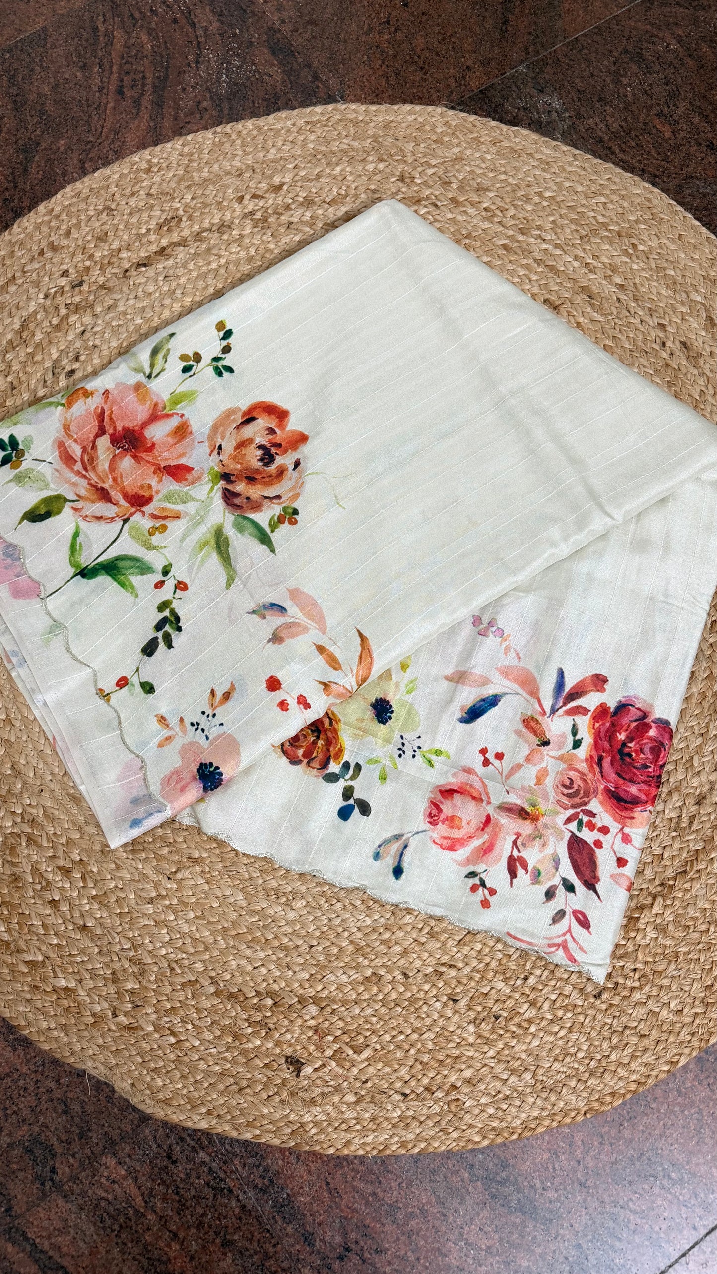 WHITE DOLA SILK SAREE WITH RED FLORAL PRINT.
