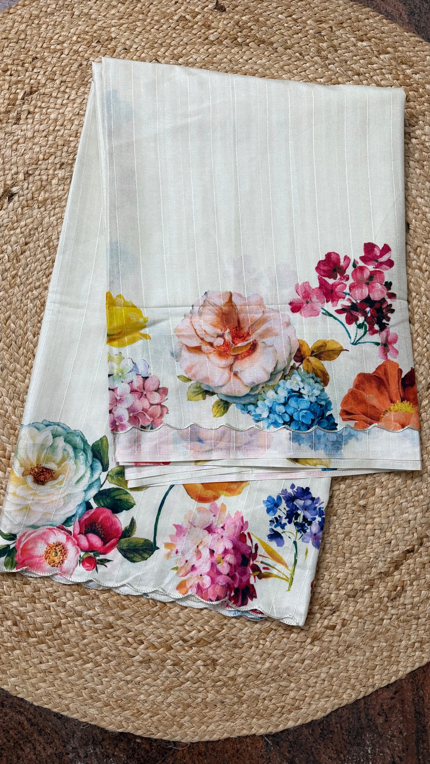 WHITE DOLA SILK SAREE WITH FLORAL PRINT.